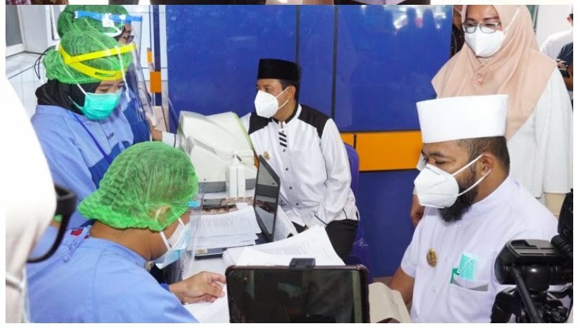Walikota dan Forkopimda Lakukan Vaksinasi di RSHD Kota Bengkulu