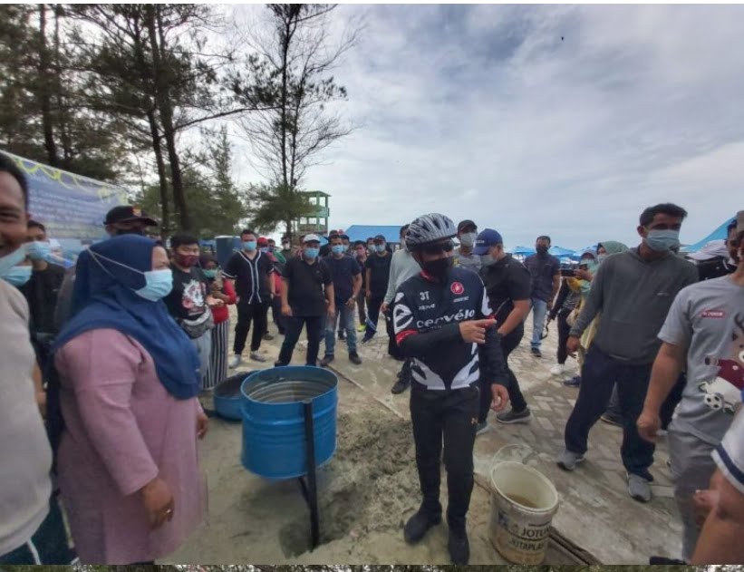 Aksi Pemkot dan HIPMI Kampanyekan Tertib Buang Sampah Perindah Pantai Panjang