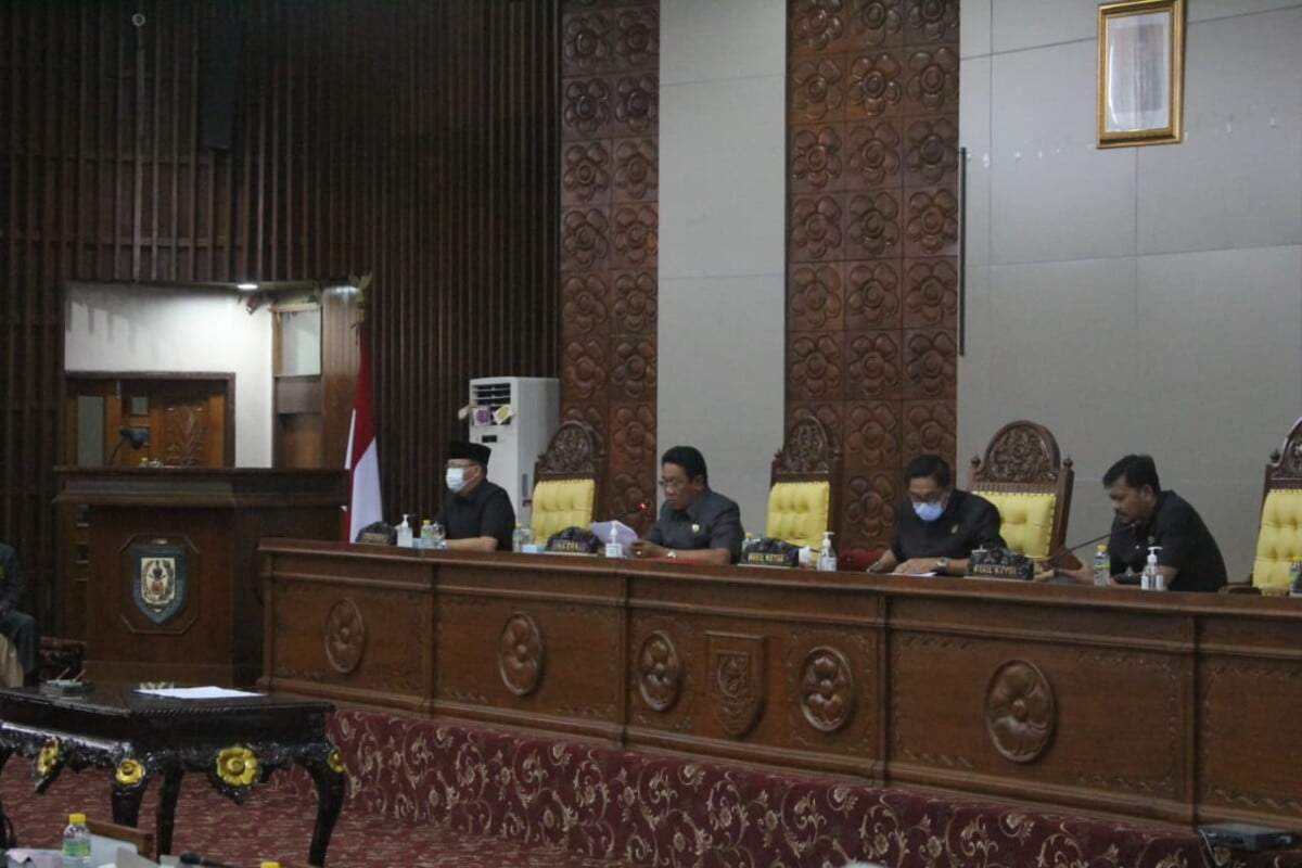Rapat Paripurna DPRD Provinsi Bengkulu Atas Pemberhentian Gubernur dan Wakil Gubernur