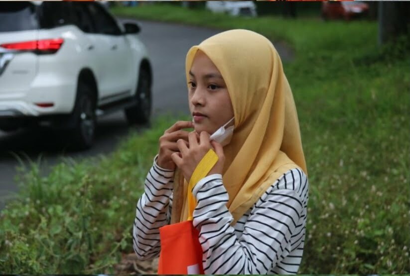 Gantikan Ibunya Nyapu Jalan, Sania Dapat Hadiah dari Wawali