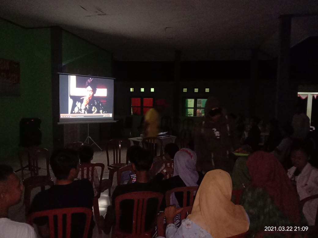 Gelorakan Jiwa Patriotisme dan Bela Negara, Satgas Gelar Nobar Bersama Warga