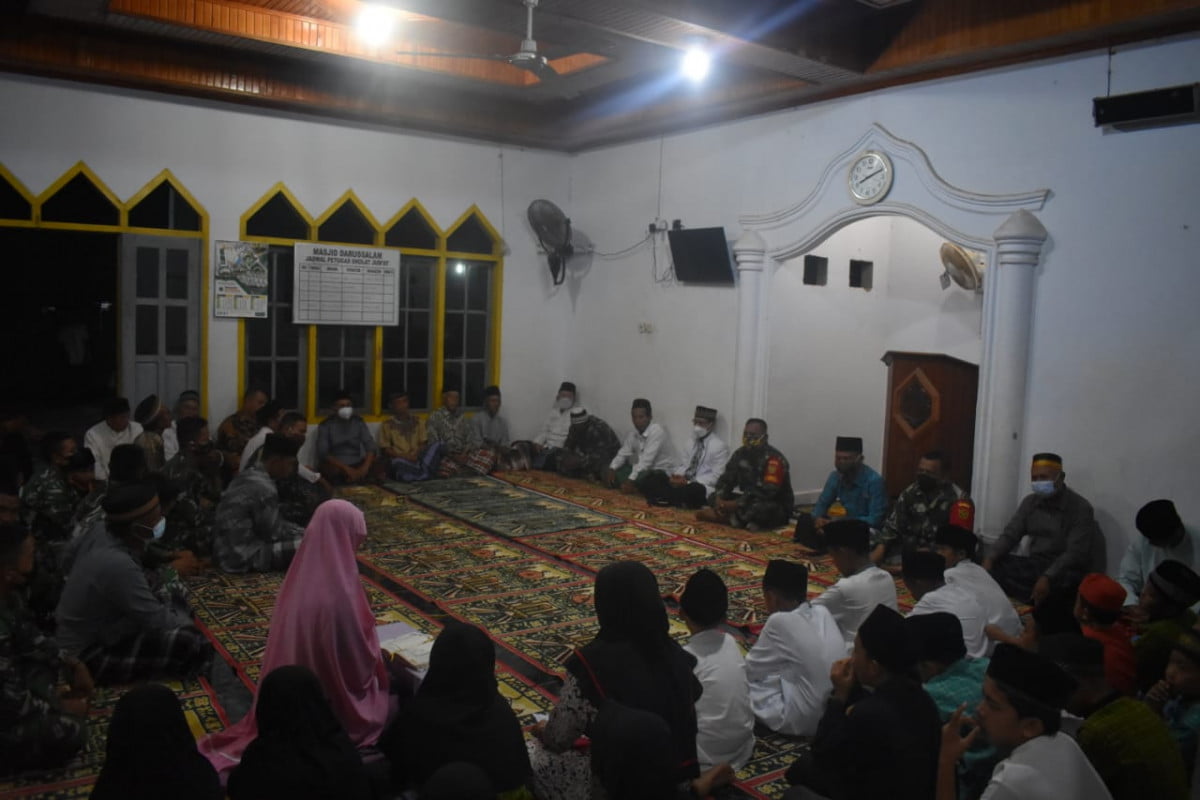 Satgas TMMD ke-110 Kodim 0425/Seluma Meramaikan Masjid Darussalam