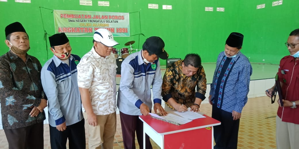 Alumni SMAN 1 Bengkulu Selatan, Bangun Jalan