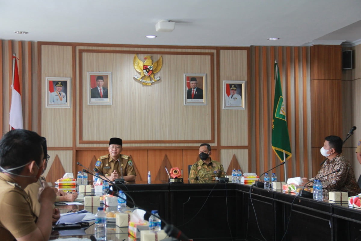 Gubernur Rohidin Singgung Pertamina Soal Antrean Panjang