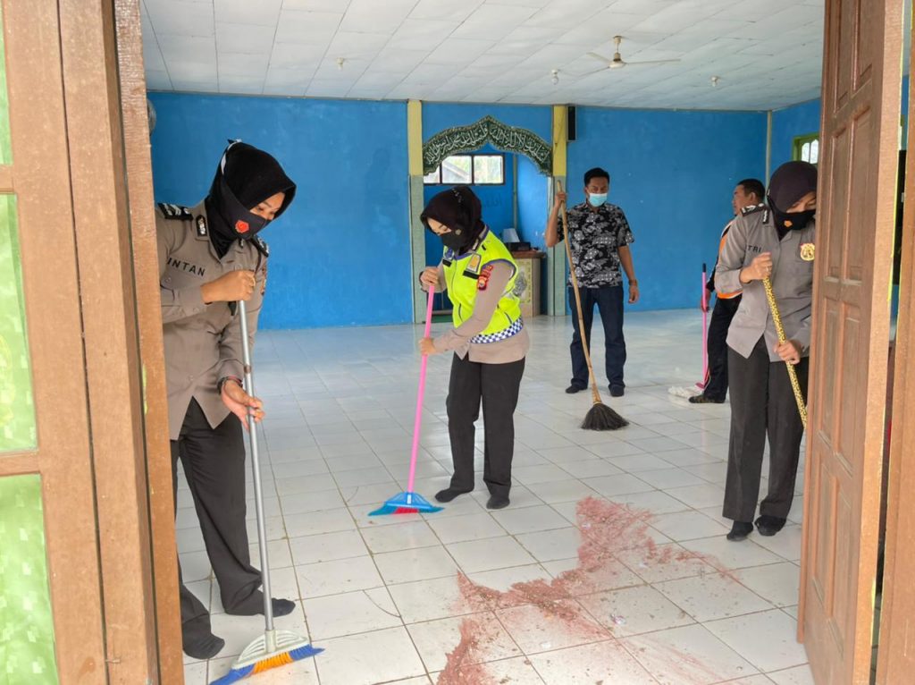 Hadirkan Sinergitas Ke Tengah Masyarakat, TNI-Polri di RL Gelar Bhakti Sosial