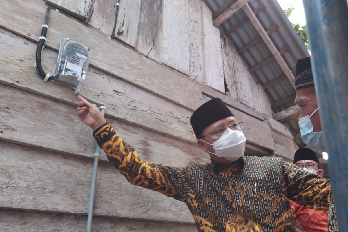 Warga Minim Penghasilan di Kaur Dapat Bantuan Pasang Listrik