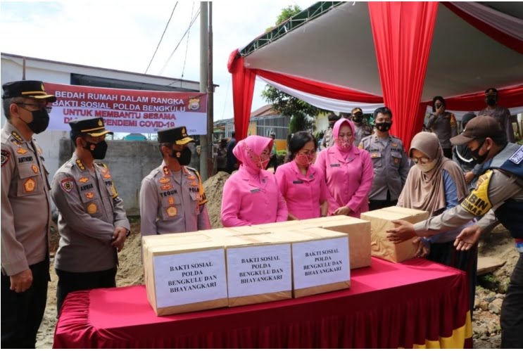 Kapolda Bengkulu Letakan Batu Pertama Bhakti Sosial Bedah Rumah