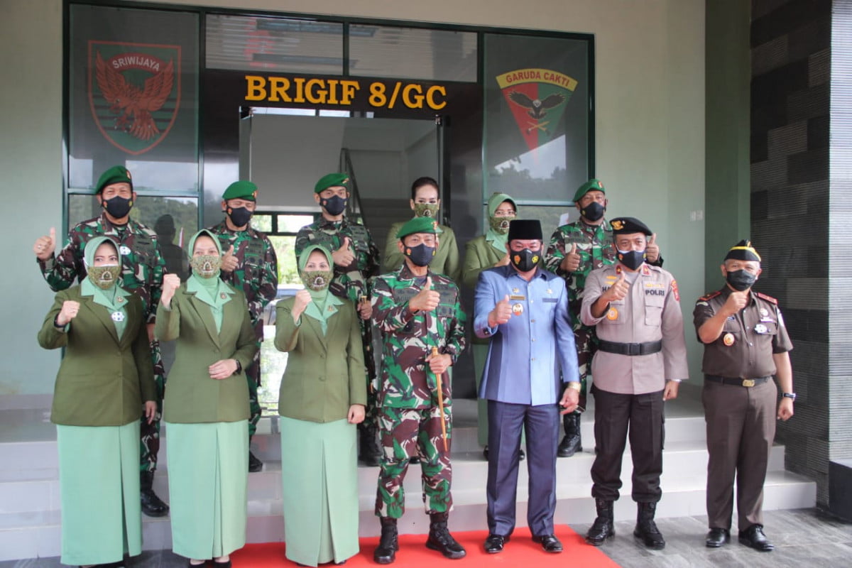 Brigif 8/ GC Kodam II Sriwijaya Perkuat Pertahanan Daerah dan Perekonomian Masyarakat