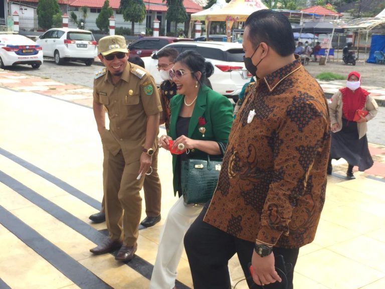 Pengusaha Sukses Asal Bengkulu Diajak Wawali Naik Lift Berendo, Maya: Wah Ini Luar Biasa