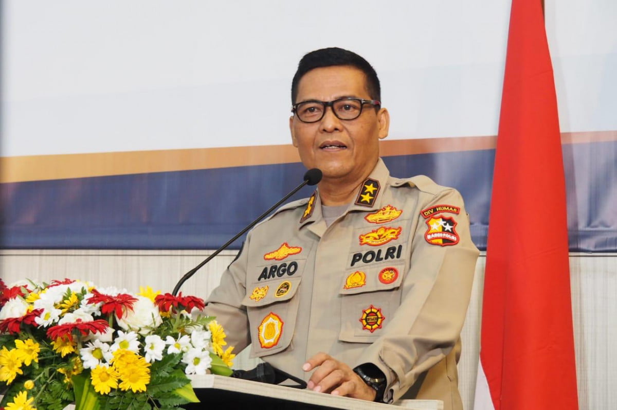 Polri Kerahkan Bantuan Logistik Korban Banjir di NTT