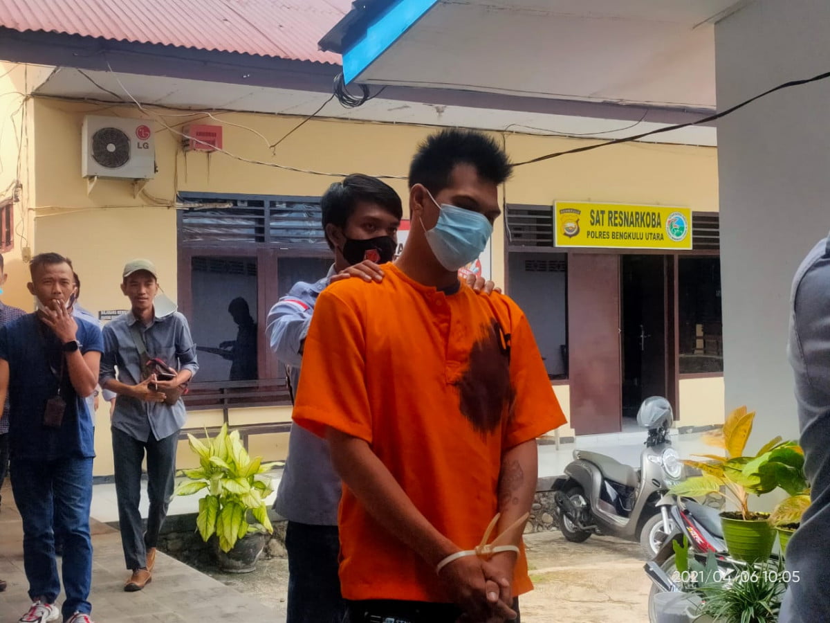 Polisi Tangkap Pemuda Nyimpan Sabu Dibawah Karpet Mobil