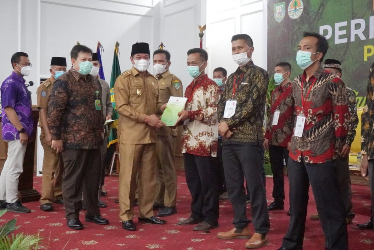 18 Kelompok Masyarakat Terima SK Hijau Perhutanan Sosial