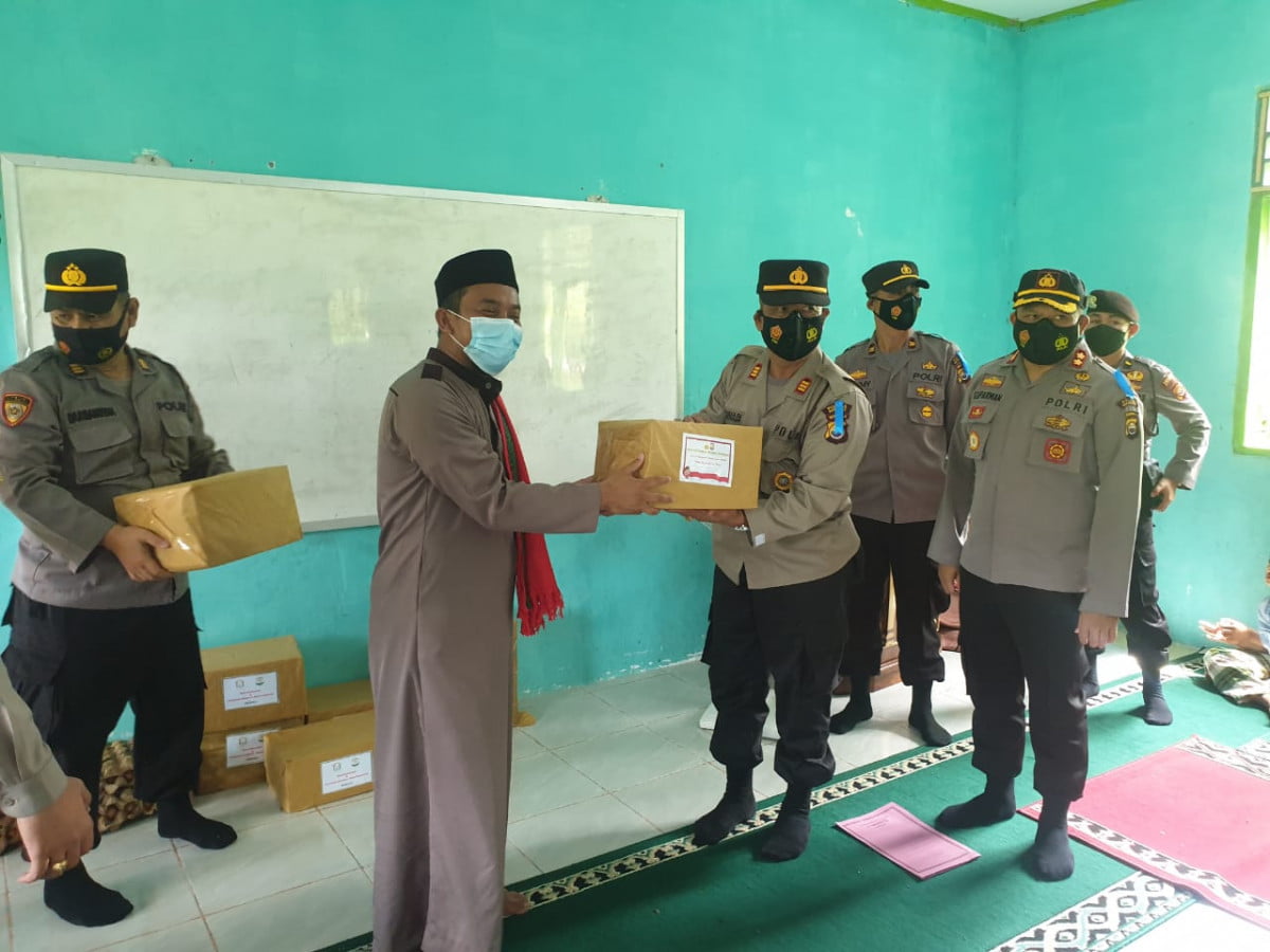 Polres Kepahiang Bagikan Sembako di Pesantren Qiryatul Qur’an