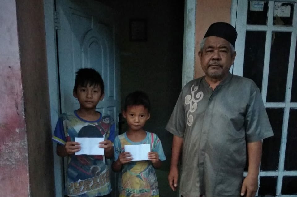 Kisah Ketulusan Juanda Lurah Betungan Pengasuh Anak Yatim