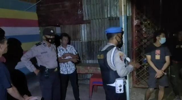 Polsek Muara Bangkahulu Razia dan Musnahkan 60 Liter Tuak