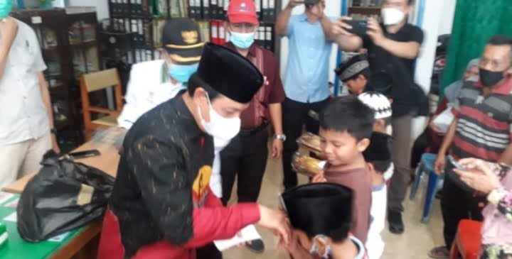 Dedy Wahyudi Hadiri Khitanan Masal di Kebun Geran