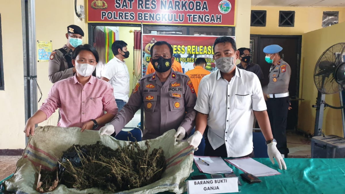 Dua Petani Bawa Ganja Siap Edar Diamankan Polres Benteng