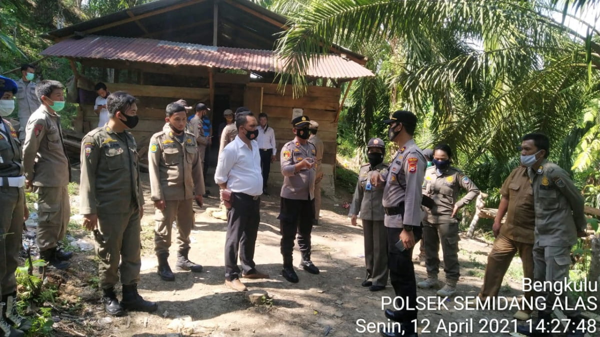 Sambut Ramadhan, Gabungan Satpol PP dan TNI-Polri Tertibkan Warem di Seluma