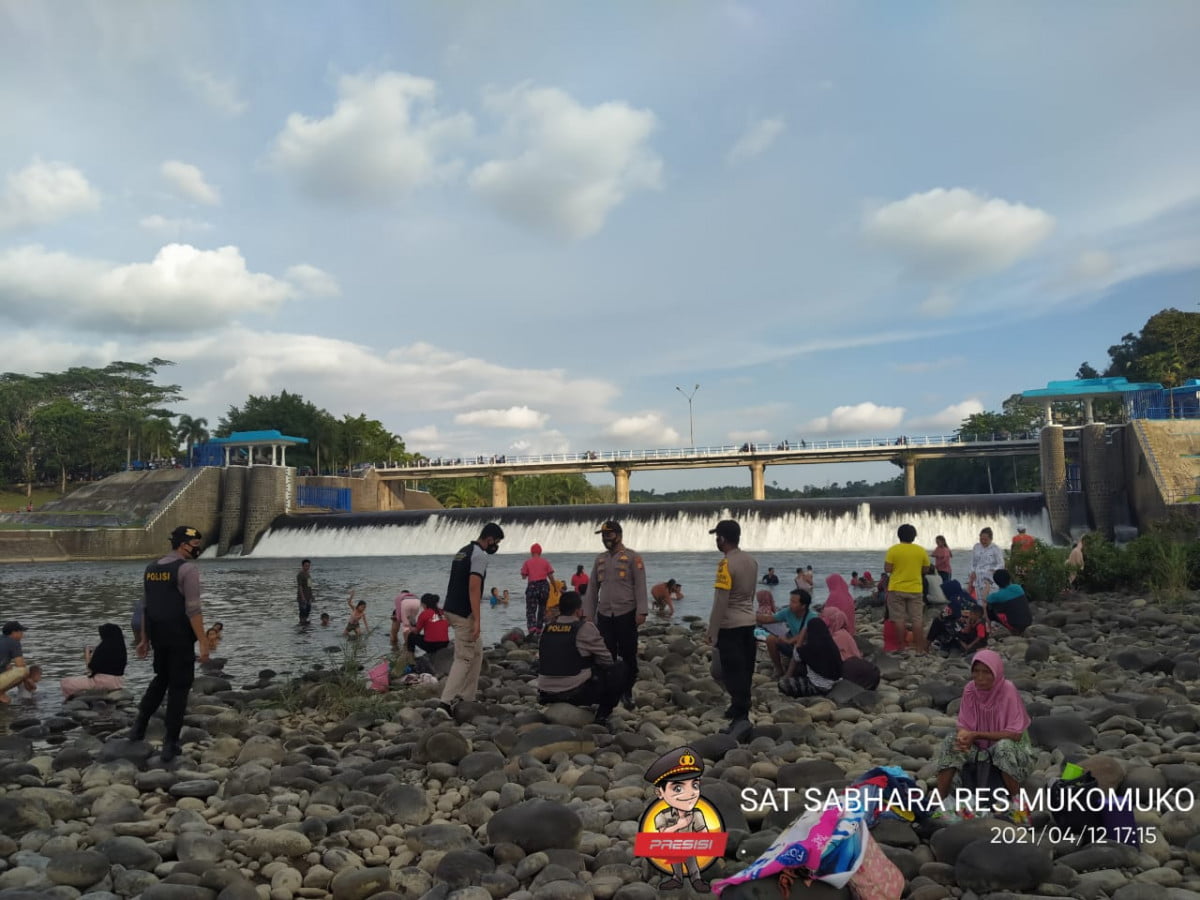 Polres Mukomuko Imbau Warga di Perayaan Mandi Balimau