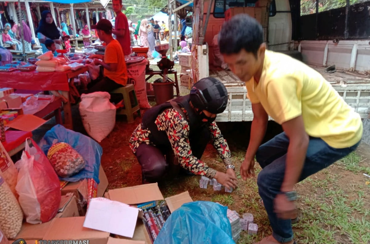 Polsek Teras Terunjam Amankan 10.700 Petasan Cabe
