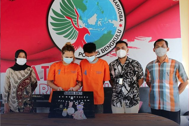 Polres Bengkulu Tangkap Sepasang Sejoli Serta Dengan 22 Paket Sabu