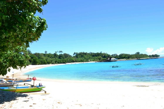 Menikmati Keindahan Pantai Laguna Samudra