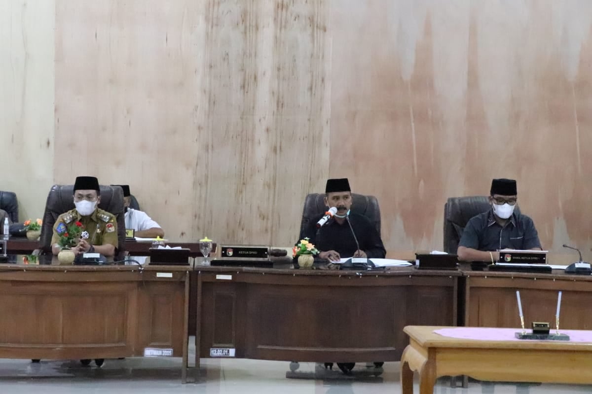 PRapat Paripurna Penyampaian Laporan Pansus Pembahasan LKPJ-KDH Kabupaten Mukomuko TA. 2020