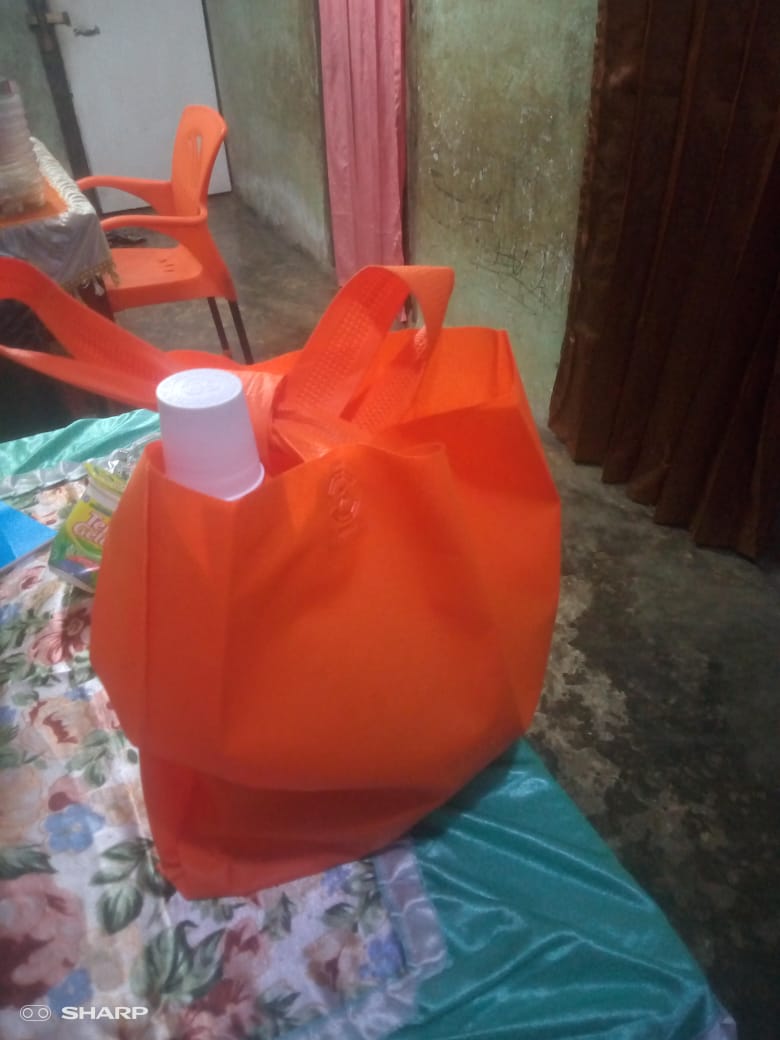 Bagikan Bingkisan Lebaran Rismadi Tuai Pujian