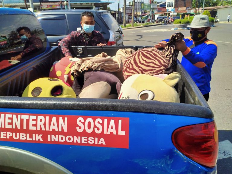 Dinsos Kota Bengkulu Tertibkan Manusia Silver dan Gepeng