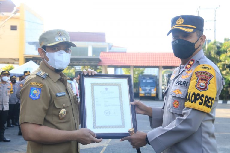 Apresiasi dari Walikota Bengkulu, Wawali Dedy Serahkan Piagam kepada 12 Personel Sat Lantas
