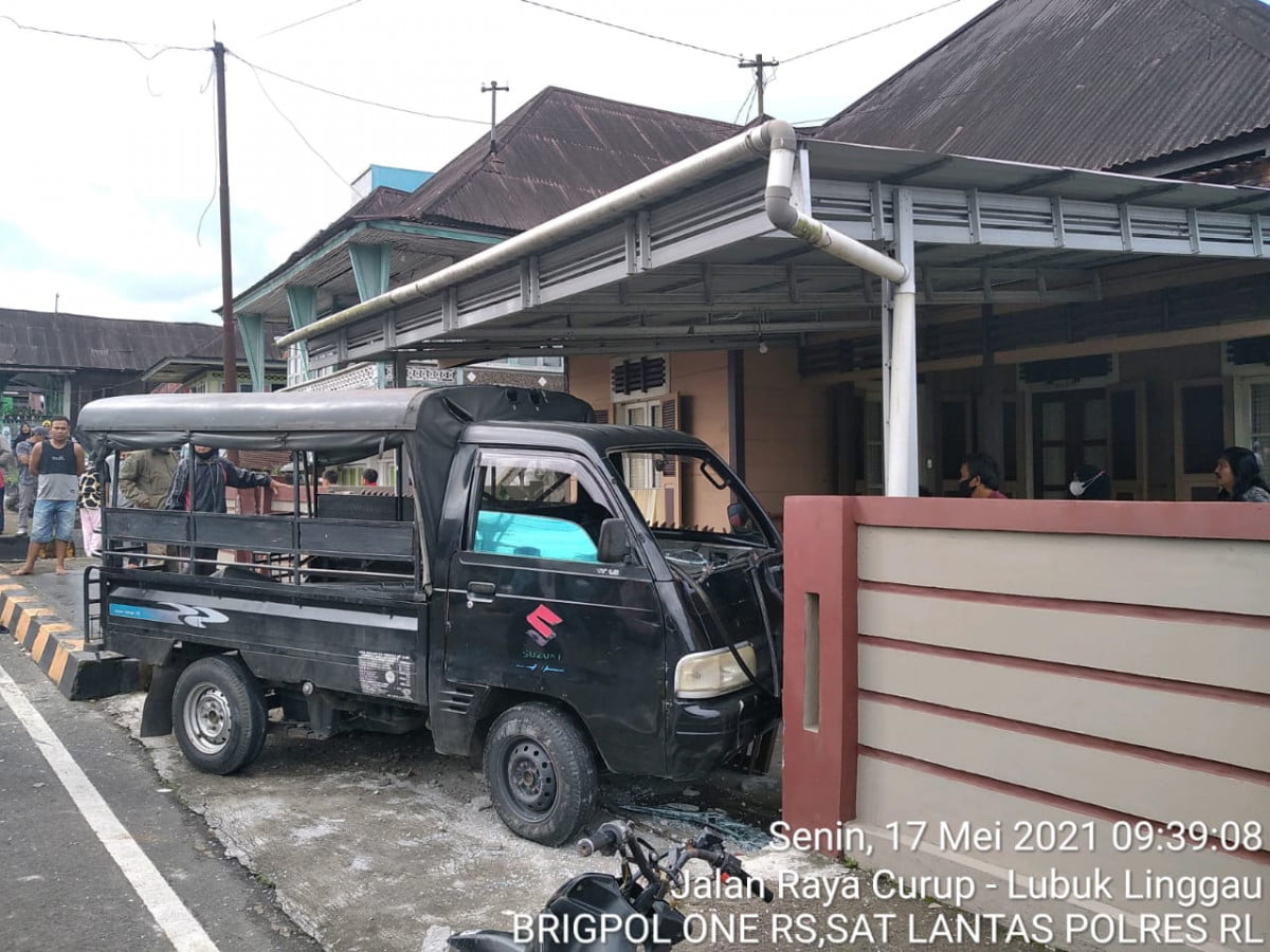 Banting Setir, Angdes Naik Trotoar dan Tabrak Pejalan Kaki
