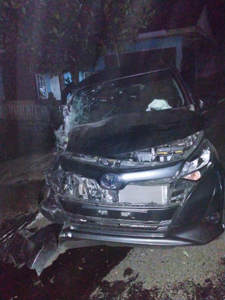 Terlibat Laka,  Calya dan Truck Hino Lalu Tabrak Rumah Warga di Ujan Mas