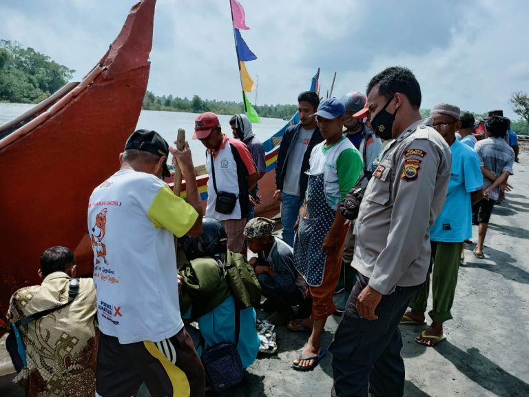 Sat Binmas Polres MM Sambangi Nelayan Pantai Indah, Cegah Penyeludupan Benur