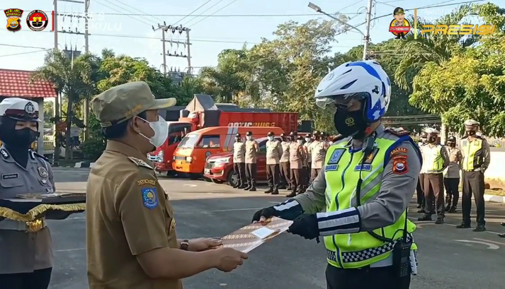 12 Personil SatLantas Polres Bengkulu Terima Penghargaan Walikota atas Dedikasi jaga Kamtibmas