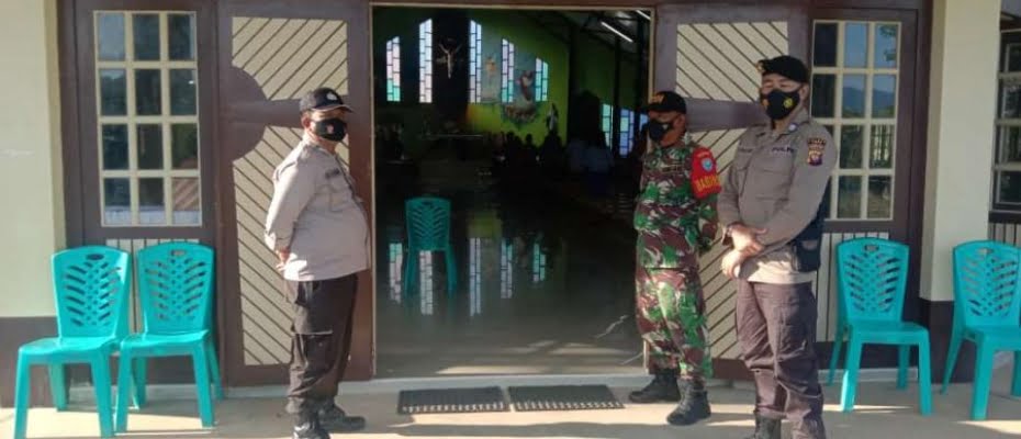 Koramil Air Besar Turunkan Babinsa Amankan Ibadah Minggu di Gereja