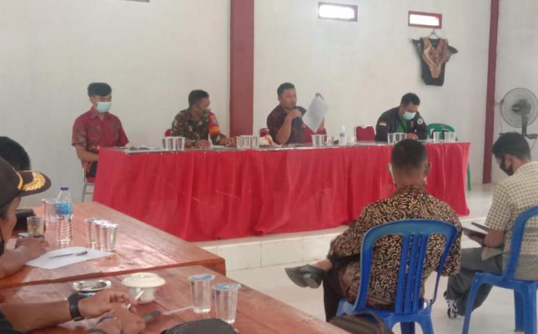 Danramil 09/Sengah Temila  Menghadiri Rapat Suversi dan Dan Evaluasi Pelaksanaan PPKM Skala Mikro