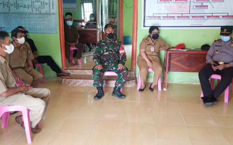 Bersama Muspika, Danramil Hadiri Rakor Perkembangan Covid-19 di Menjalin