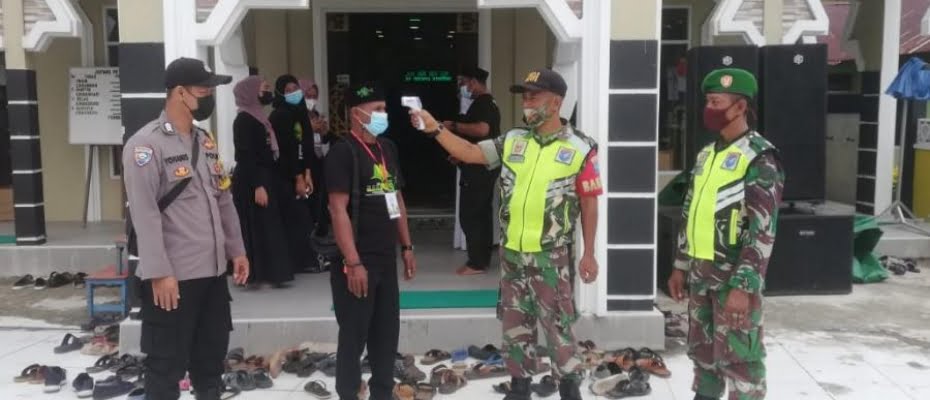 Koramil Mandor Tegakkan Disiplin Protokol Kesehatan di Pasar Mandor