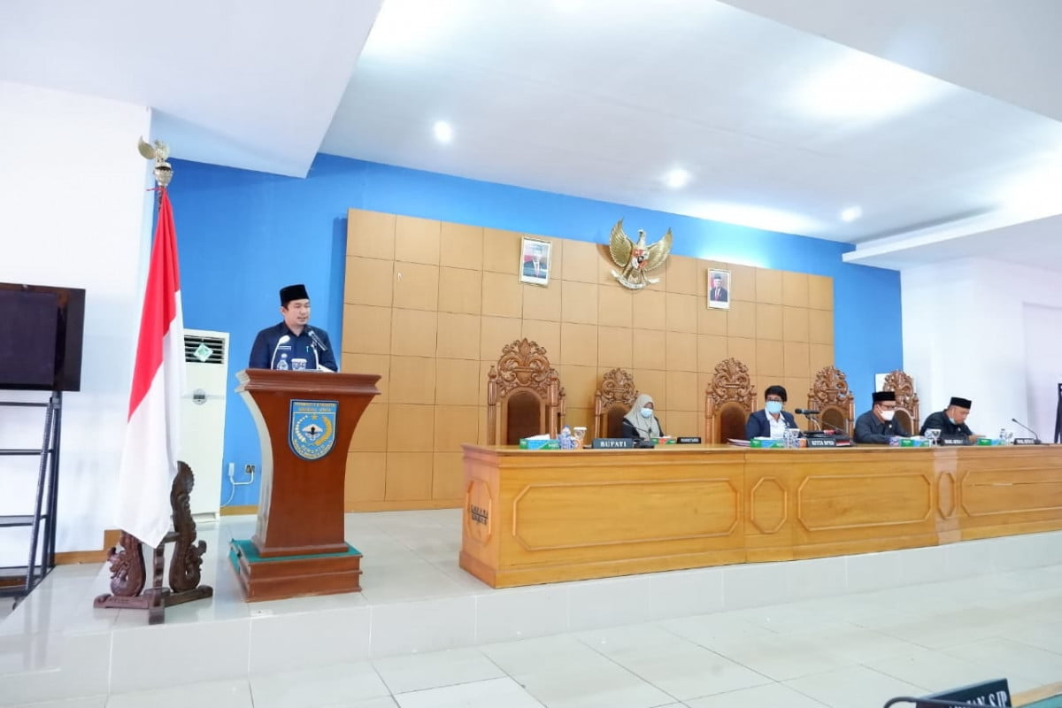 Rapat Paripurna DPRD Bengkulu Utara Mendengarkan Jawaban Pihak Eksekutif Atas Pertanyaan Fraksi-Fraksi Terhadap Raperda Pertanggungjawaban APBD Tahun 2020