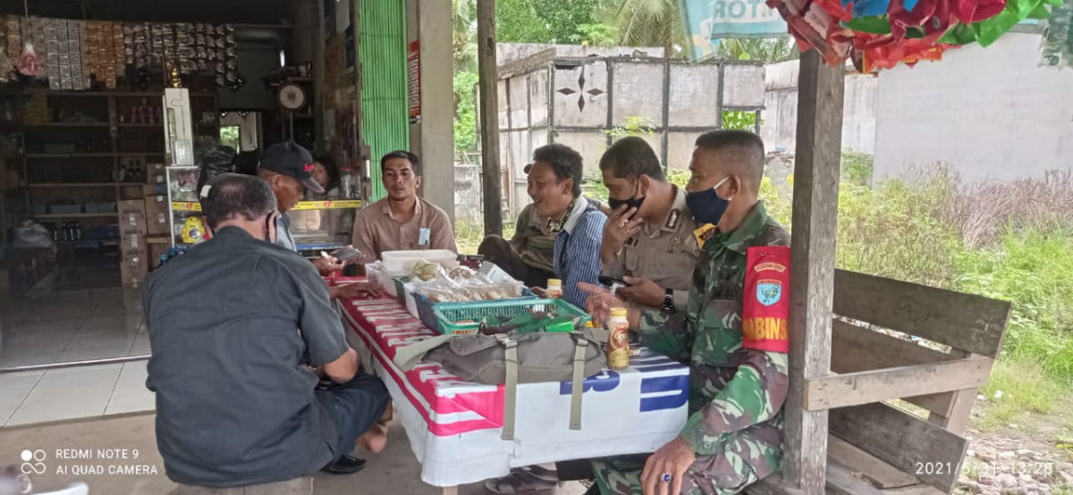 Babinsa Jungkat Komsos Bersama Perangkat Desa Sungai Purun Besar