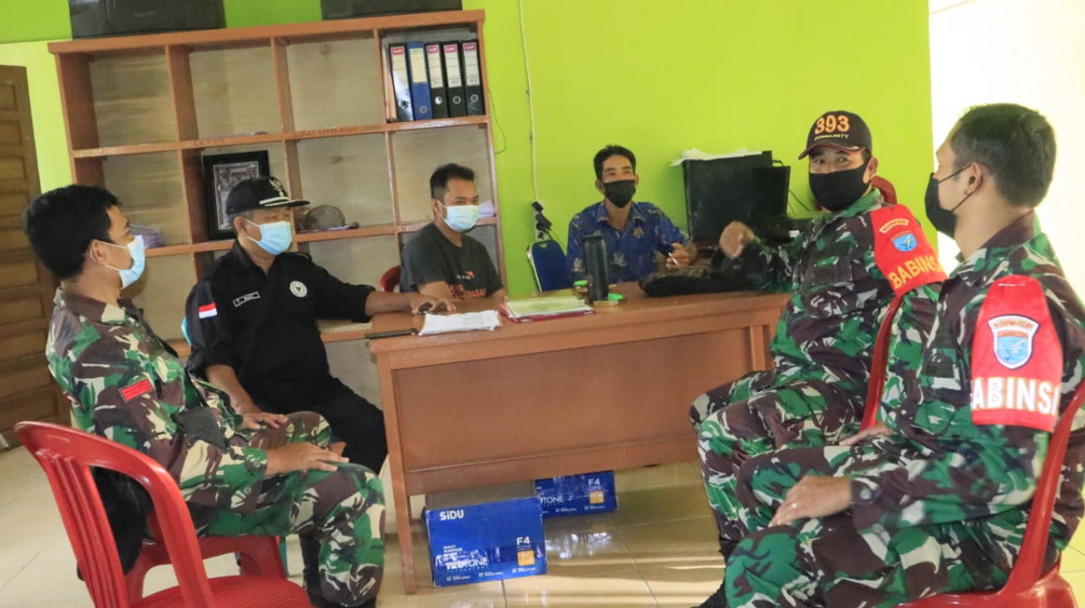 Koordinasi dengan Pemdes Temiang Sawi Ditingkatkan Oleh Babinsa Koramil Ngabang
