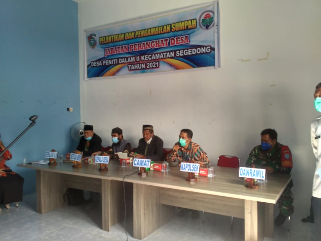 Babinsa Koramil Jongkat Hadiri Pelantikan Perangkat Desa Peniti Dalam Dua