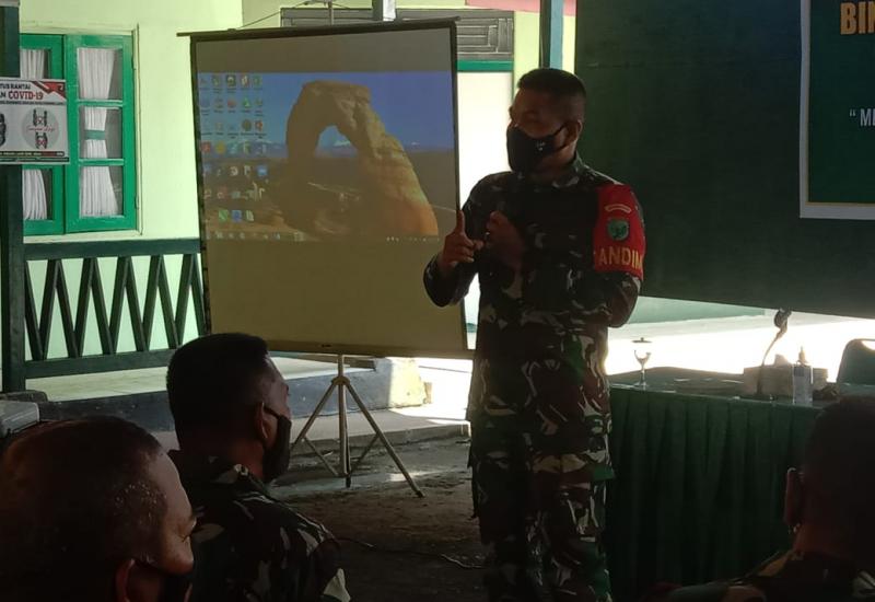 Babinsa Koramil Sengah Temila Dampingi Vaksinasi Purnawirawan TNI dan Warakawuri