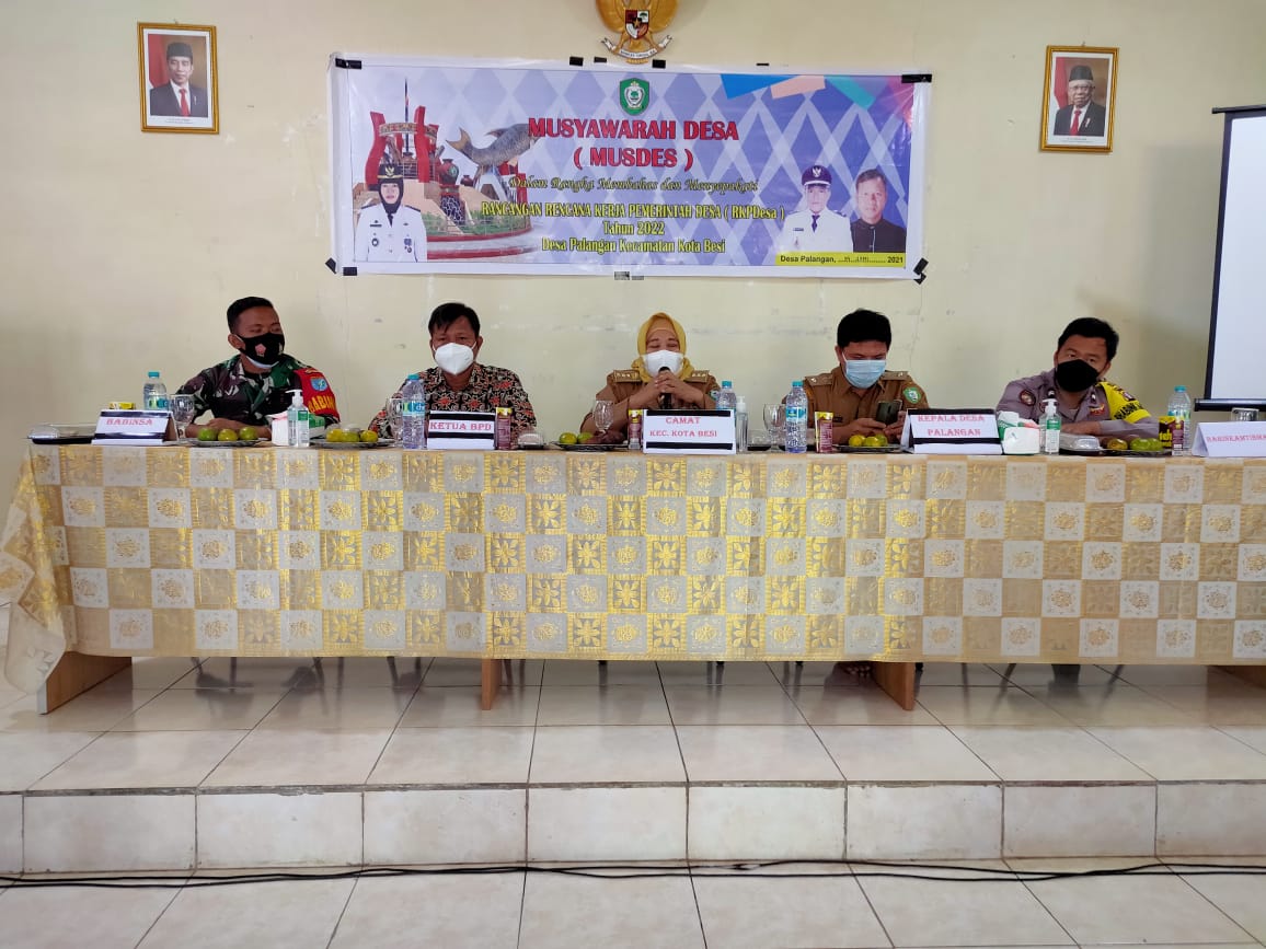 Babinsa Koramil 1015-10/Kota Besi Hadiri Musdes Pembahasan RKPDes Desa Binaan Tahun Anggaran 2022