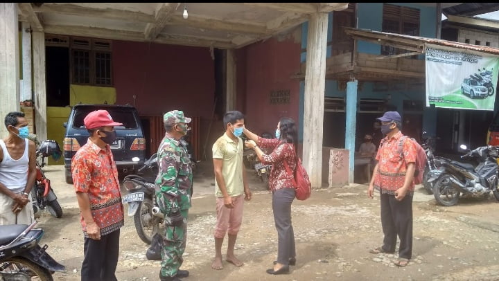 Dandim 1201 Apresiasi Babinsa Mempawah Hulu dan Pemdes Bilayuk Gelar Operasi Yustisi