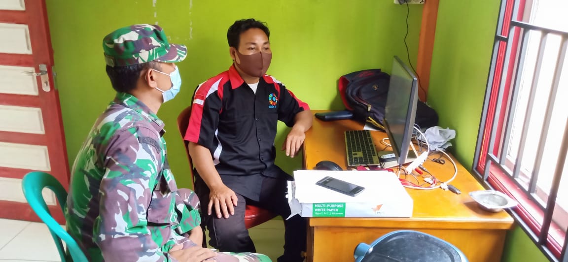 Pererat Silaturahmi dengan Anjangsana Personil Koramil Air Besar ke Perangkat Desa Nyayum