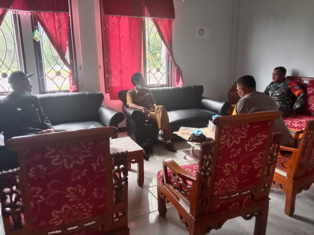 Danramil Toho Anjangsana ke Kantor Camat Sadaniang Untuk Tingkatkan Sinergitas