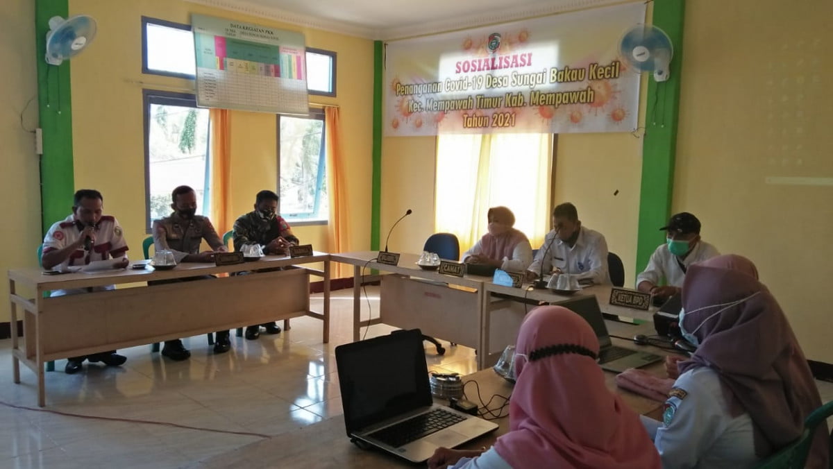 Babinsa Bakau Kecil Dampingi Tim Sosialisasi Vaksin
