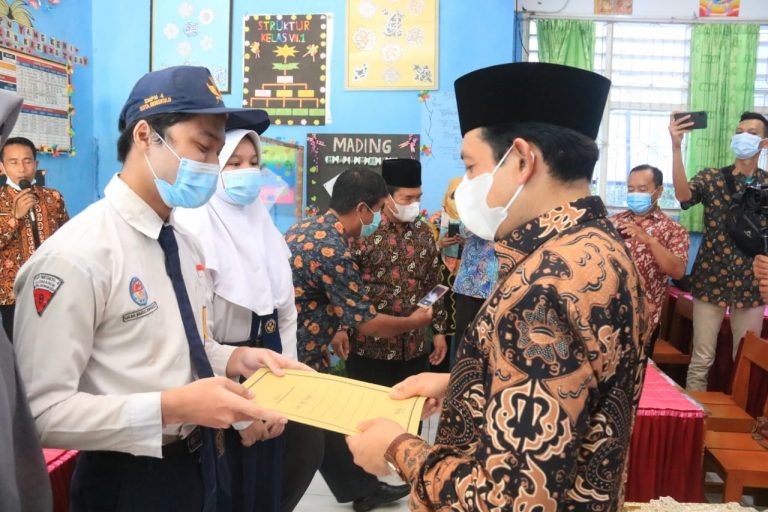 Wawali Dedy Lepas Perpisahan 5528 Siswa-Siswi SMP Se-Kota Bengkulu
