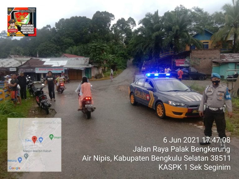 Polisi Cegah Warga Nonton Abrasi Bendungan Air Nipis Himbau Prokes Covid-19